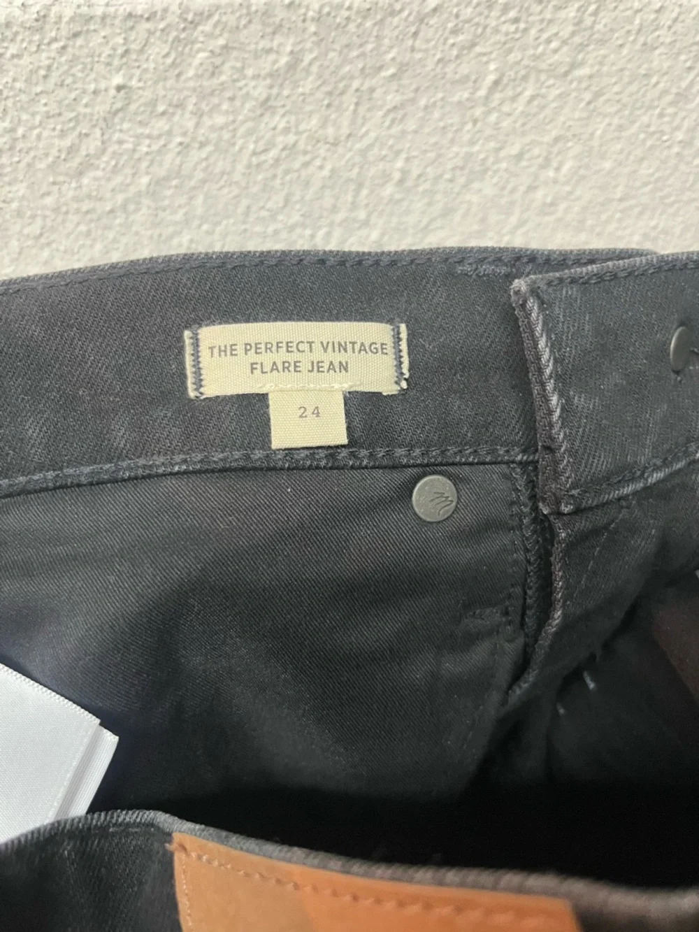 Madewell Black High-Rise Flared Jeans - Picture 5 of 6